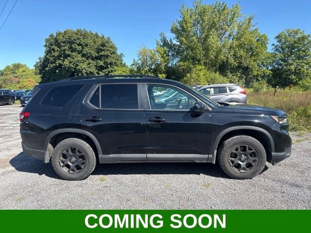 Used 2025 Honda Pilot TrailSport image 1