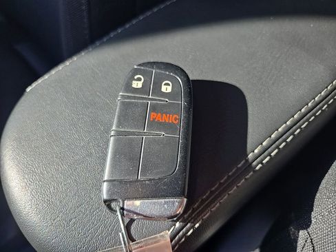 Used 2023 Jeep Renegade Latitude AWD/4WD image 86