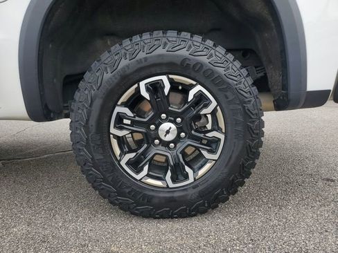 Used 2023 Chevrolet Silverado 1500 ZR2 w/ Technology Package AWD/4WD image 12