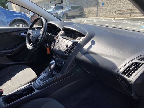 Used 2015 Ford Focus SE w/ SE Sport Package FWD image 17
