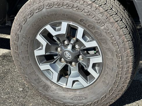 Used 2023 Toyota Tacoma TRD Off-Road image 7