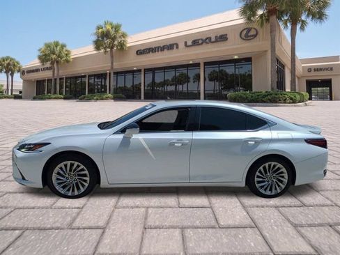 Certified 2022 Lexus ES 300h Ultra Luxury w/ Accessory Package 2 FWD image 7