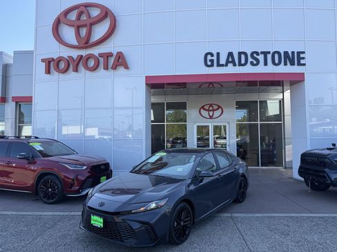 Used 2025 Toyota Camry SE w/ Convenience Package AWD/4WD image 1