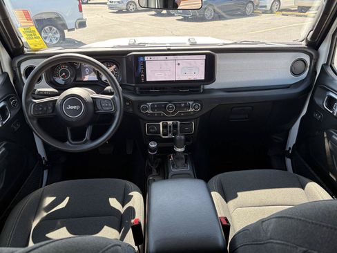 Used 2025 Jeep Gladiator Sport AWD/4WD image 11