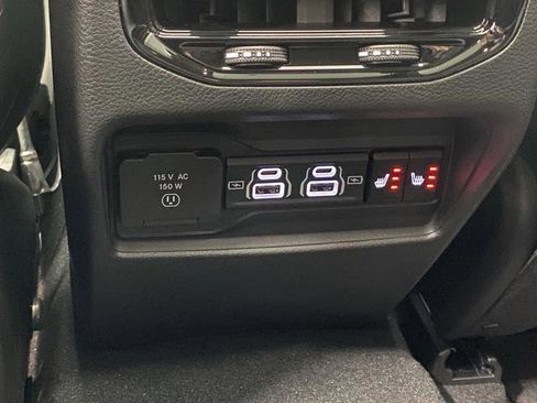 New 2025 Jeep Grand Cherokee Limited w/ Luxury Tech Group II image 36