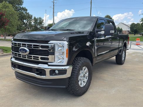 Used 2023 Ford F250 XLT AWD/4WD image 4