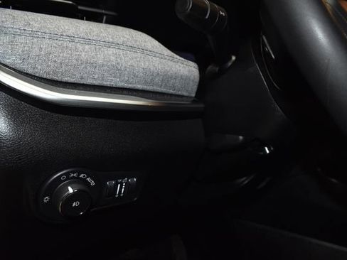 Used 2024 Jeep Compass Latitude image 25