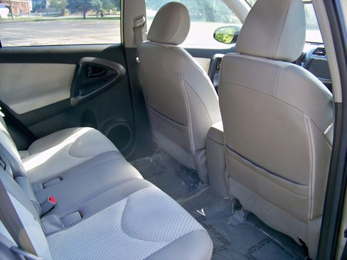 Used 2014 Toyota RAV4 EV image 35