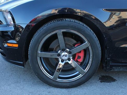 Used 2013 Ford Mustang GT image 28