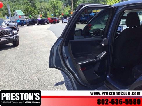 Used 2025 Ford Escape Active AWD/4WD image 28
