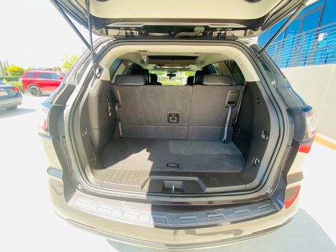 Used 2014 Chevrolet Traverse LT w/ LPO, 'HIT The Road' Package FWD image 8