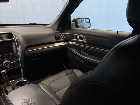 Used 2017 Ford Explorer Limited image 27