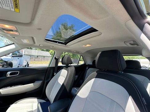 Used 2024 Hyundai Venue SEL FWD image 23