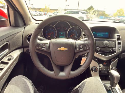 Used 2016 Chevrolet Cruze LT FWD image 16