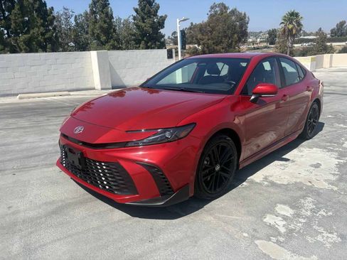 Used 2025 Toyota Camry SE FWD image 5