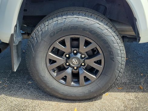 Certified 2023 Toyota Tacoma SR5 w/ Technology Package image 9