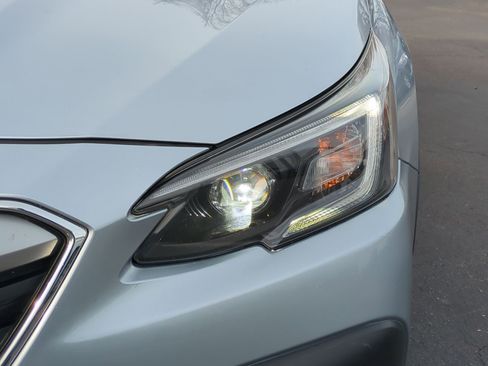 Used 2022 Subaru Outback Premium image 12