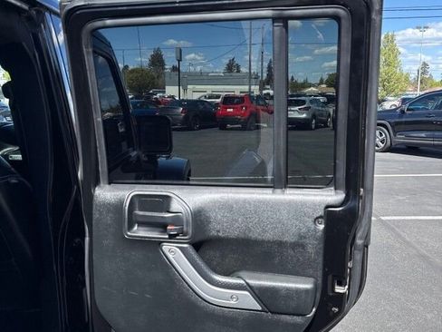 Used 2018 Jeep Wrangler Unlimited Sahara w/ Max Tow Package AWD/4WD image 16