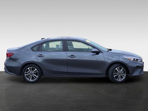 Used 2024 Kia Forte LXS image 3