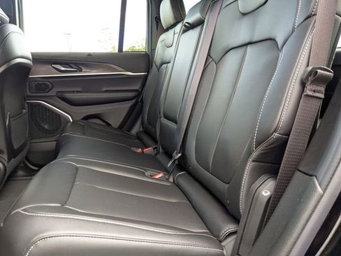 New 2025 Jeep Grand Cherokee Limited w/ Luxury Tech Group II image 30