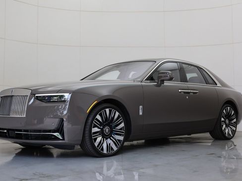 New 2025 Rolls-Royce Ghost image 9