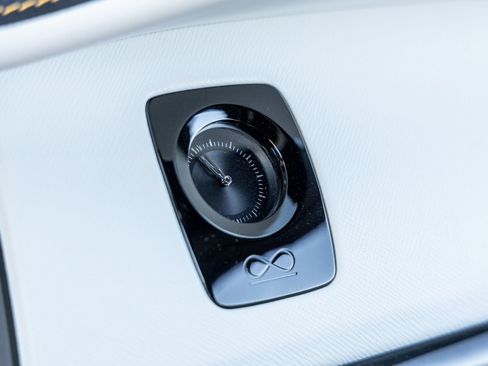 Used 2024 Rolls-Royce Cullinan Black Badge image 36