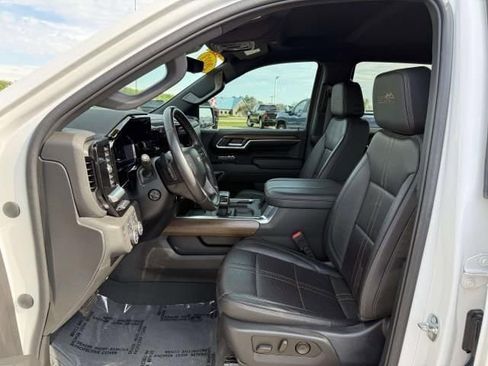 Certified 2023 Chevrolet Silverado 1500 High Country w/ Technology Package AWD/4WD image 11