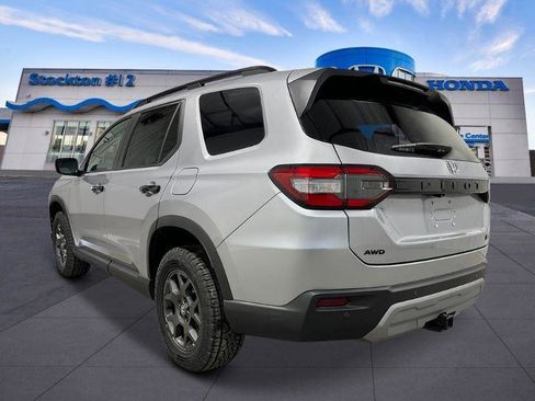 New 2025 Honda Pilot TrailSport image 3