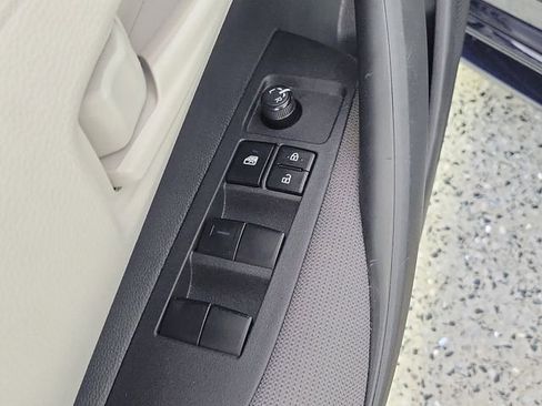 Used 2025 Toyota Corolla LE FWD image 22