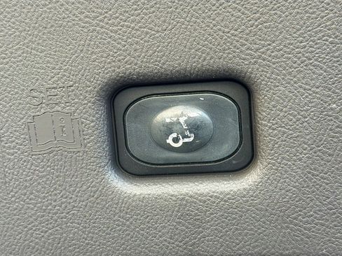 Used 2019 Lincoln Nautilus Select FWD image 12