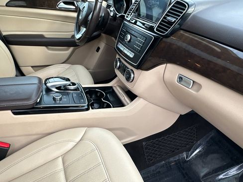 Used 2019 Mercedes-Benz GLE 400 4MATIC image 16