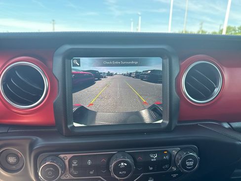 Used 2022 Jeep Gladiator Rubicon w/ LED Lighting Group AWD/4WD image 32
