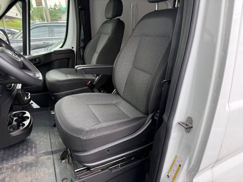 Used 2025 RAM ProMaster 2500 w/ Convenience Group FWD image 4