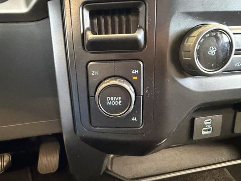 Used 2021 Ford F150 XLT image 23