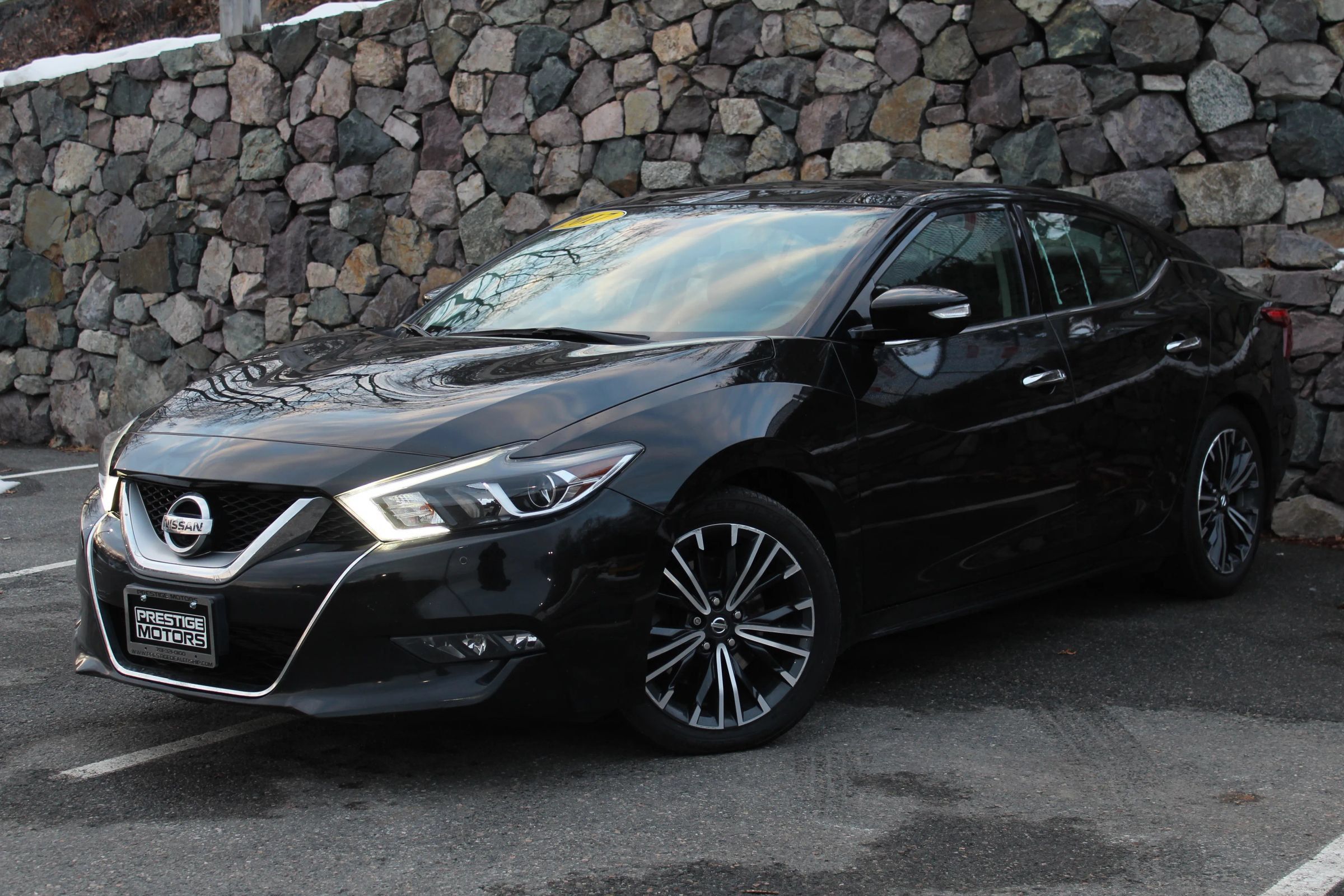 Used 2017 Nissan Maxima Platinum w/ Medallion Package FWD image 2