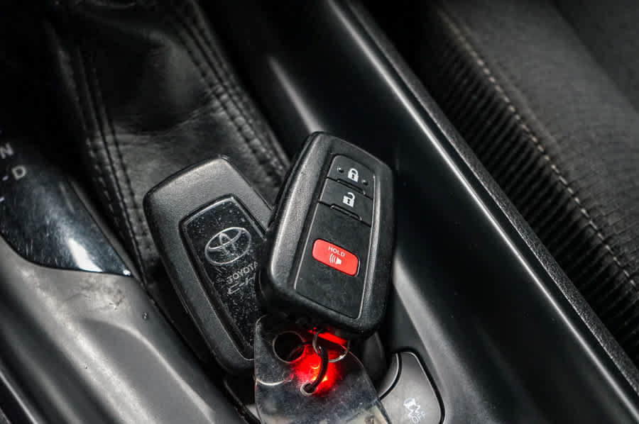 Used 2018 Toyota C-HR XLE FWD image 25