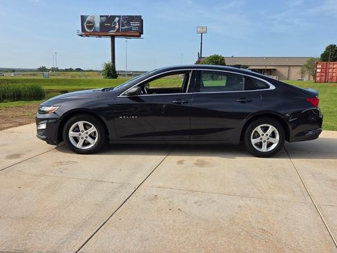 Used 2022 Chevrolet Malibu LS FWD image 2