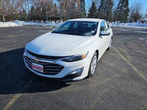 Used 2023 Chevrolet Malibu LT image 2