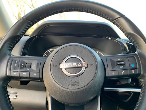 Used 2025 Nissan Pathfinder SV image 30