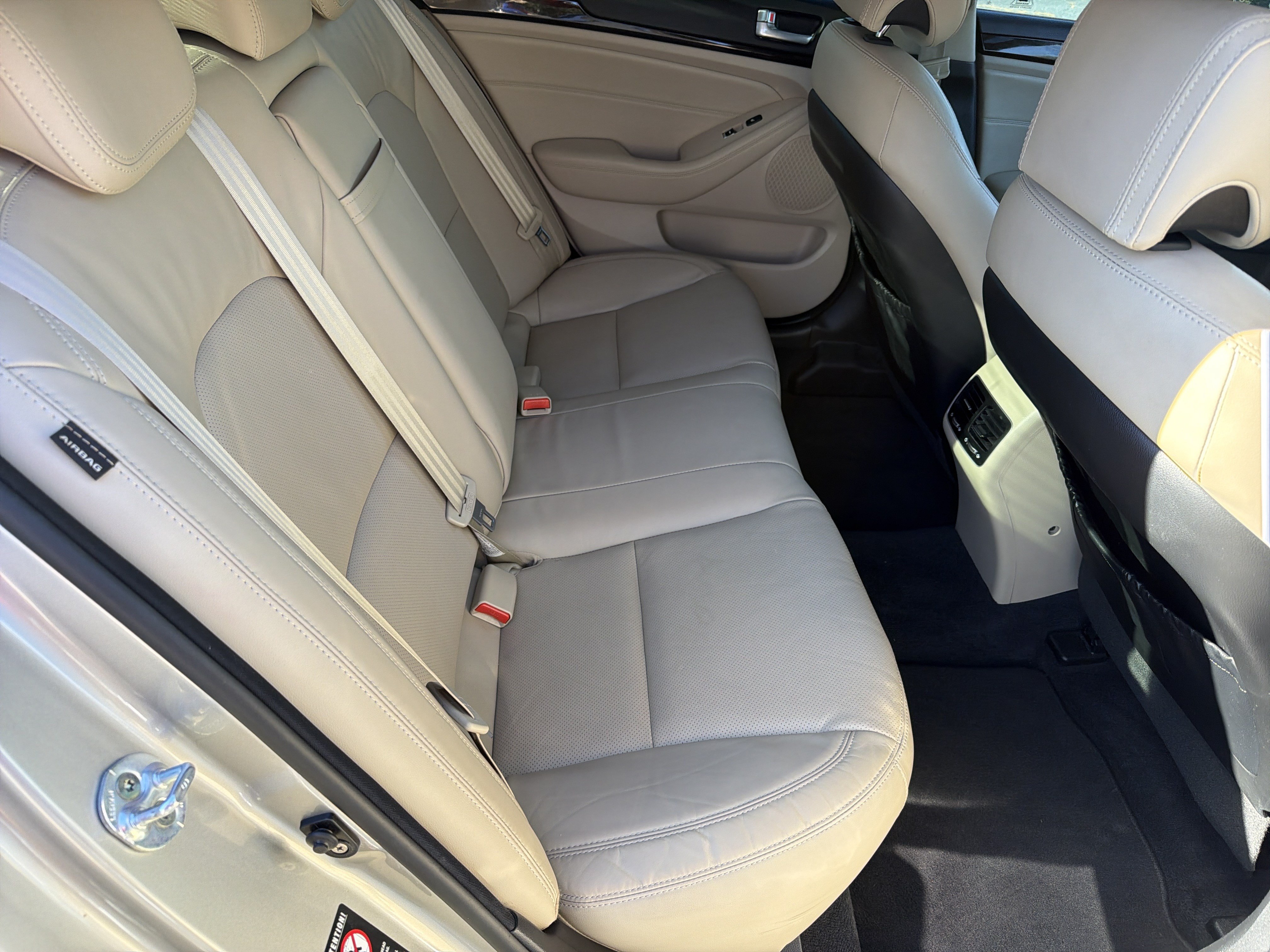 Used 2015 Kia Cadenza Premium w/ Luxury Package FWD image 14