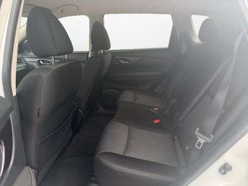 Used 2019 Nissan Rogue SV w/ Premium Package FWD image 16