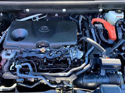 Used 2025 Toyota RAV4 XLE image 10