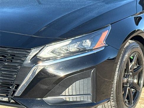 Used 2023 Nissan Altima 2.5 SV w/ SV Premium Package image 5