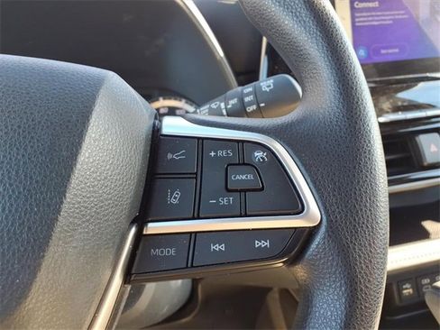 Certified 2023 Toyota Highlander L image 17