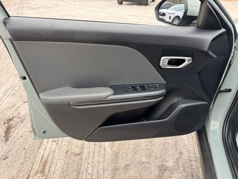 Used 2025 Kia K4 LXS image 28