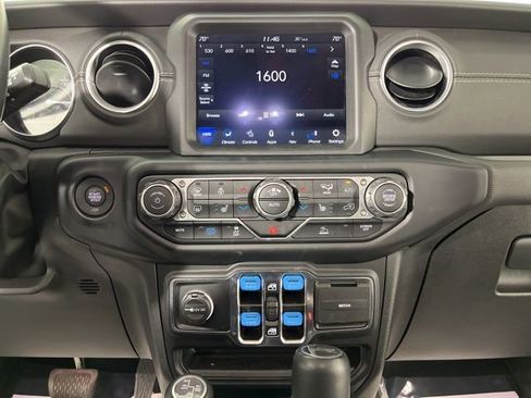 Used 2022 Jeep Wrangler Unlimited Sahara w/ Cold Weather Group image 25