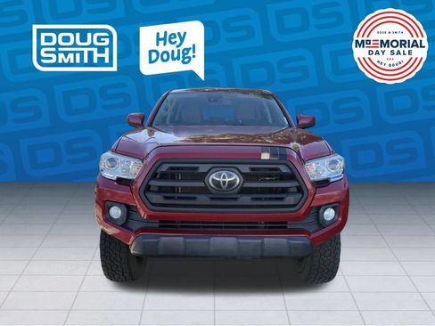 Used 2019 Toyota Tacoma SR5 AWD/4WD image 2