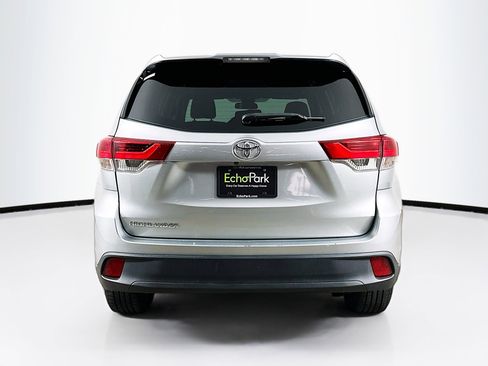 Used 2018 Toyota Highlander LE image 7