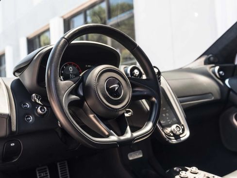Used 2023 McLaren GT RWD image 24