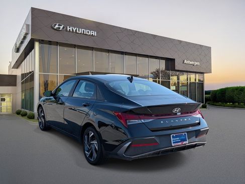 Used 2025 Hyundai Elantra SEL FWD image 5